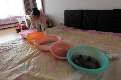 钦州楼上漏水，住户失联，小区没物管，业主维权难！律师来支招……